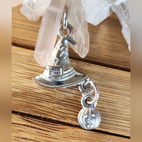 👻 Halloween Themed Quartz Crystal Stretch Charm Bracelet - Picture 5 of 9